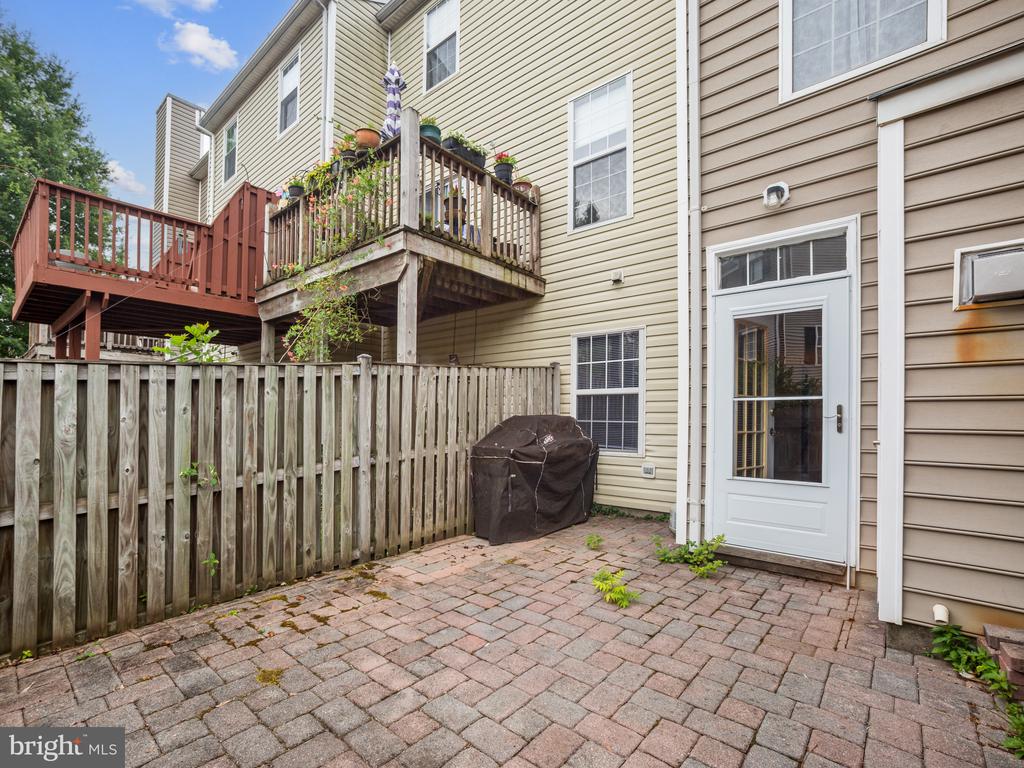 2432 LIZBEC CT