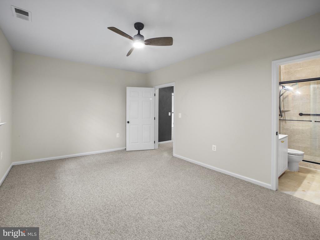 2432 LIZBEC CT