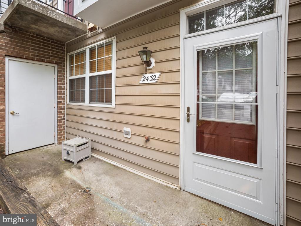 2432 LIZBEC CT