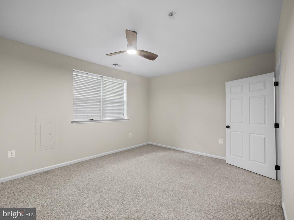 2432 LIZBEC CT