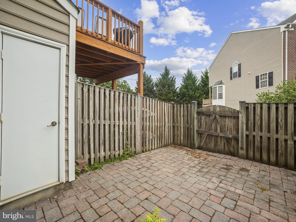 2432 LIZBEC CT