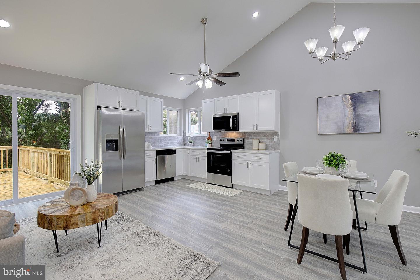 1262 Green Holly Dr