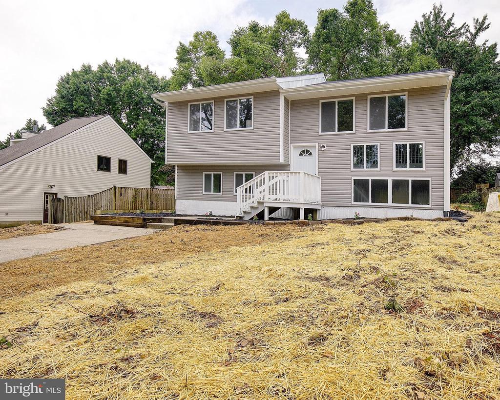 1262 Green Holly Dr