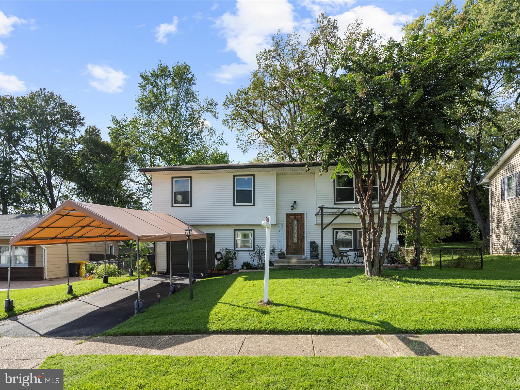 936 AUTUMNWOOD DRIVE