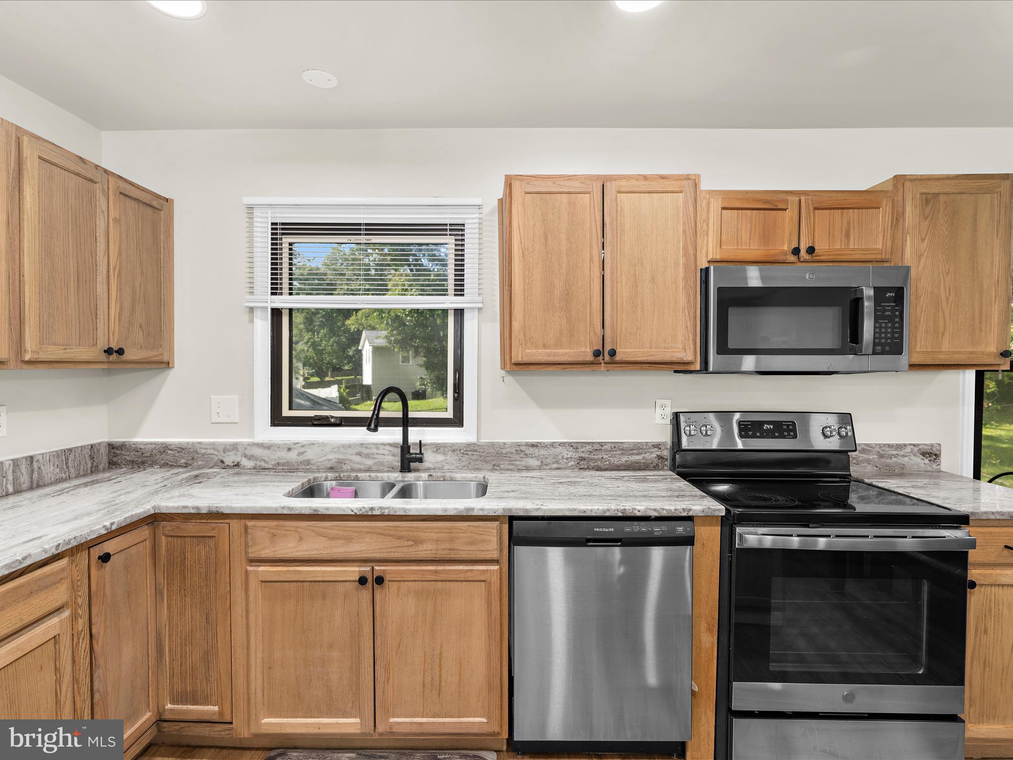 936 AUTUMNWOOD DRIVE