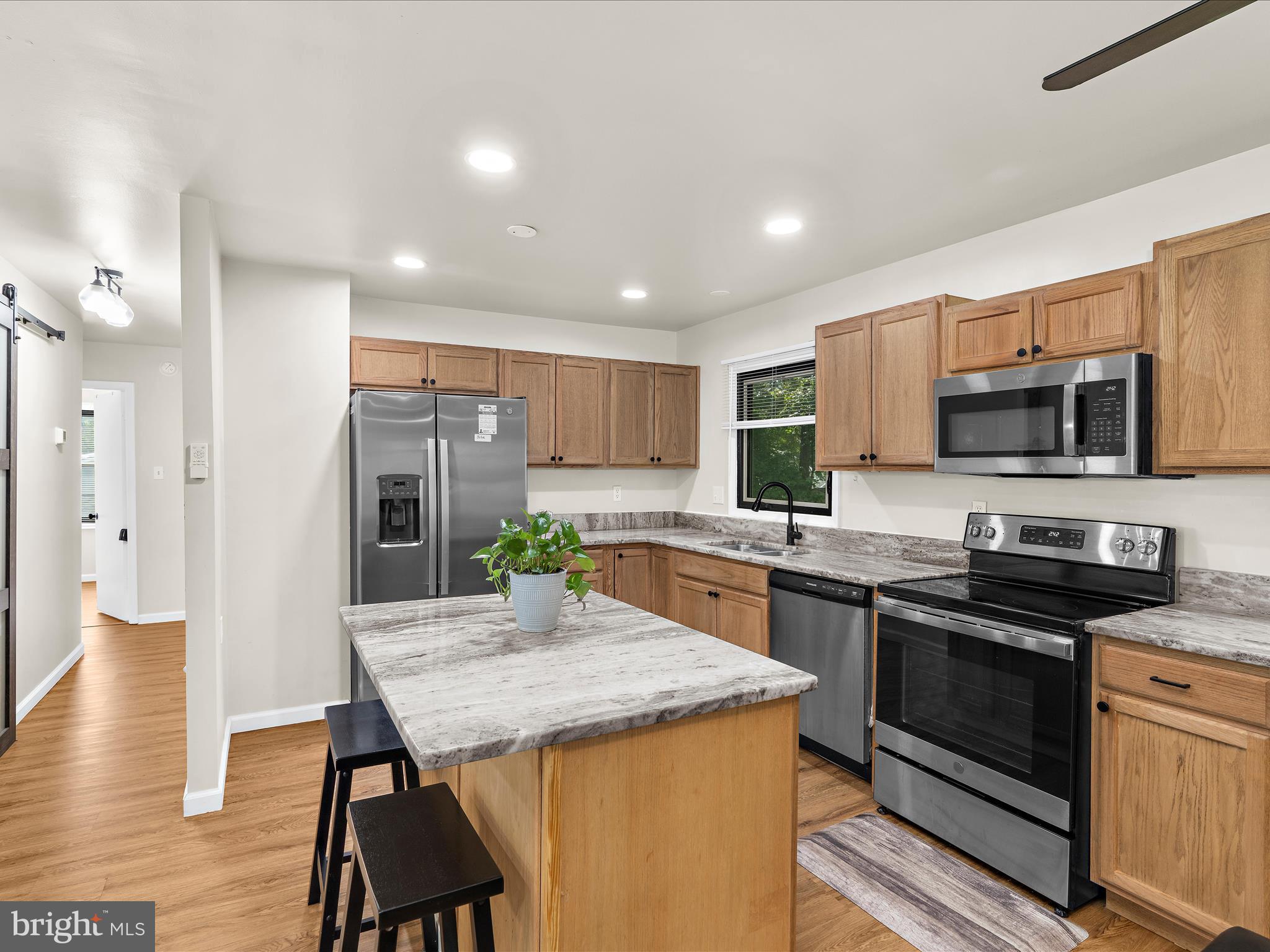 936 AUTUMNWOOD DRIVE