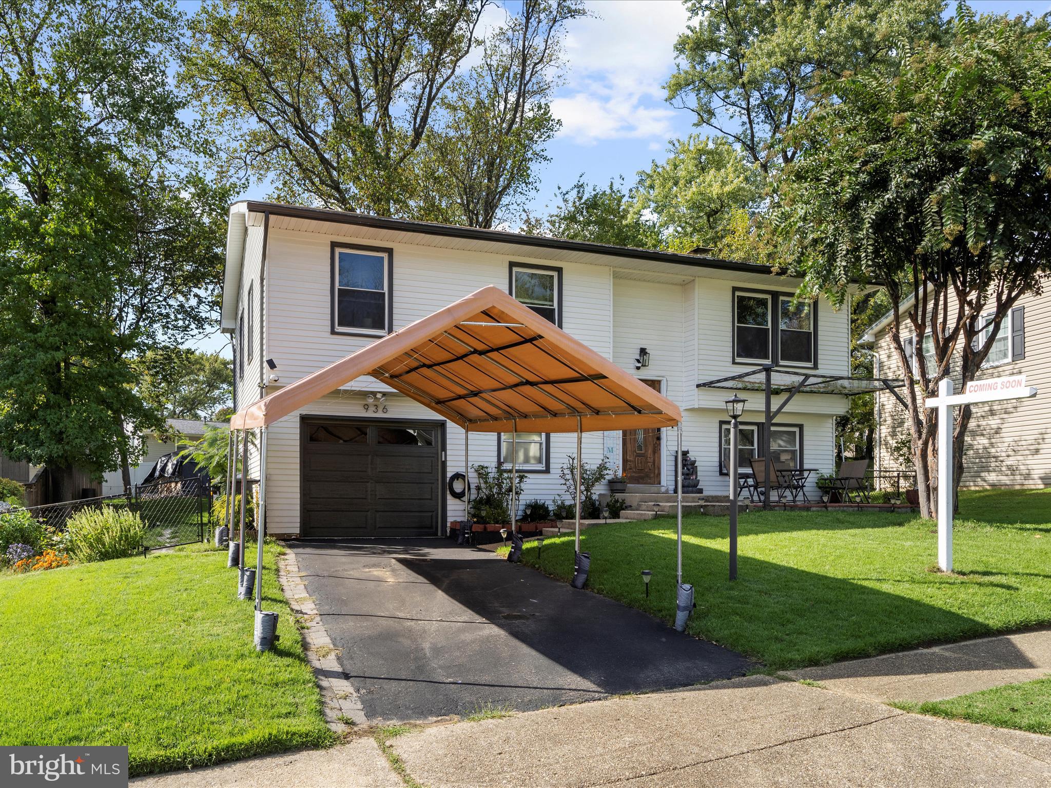 936 AUTUMNWOOD DRIVE