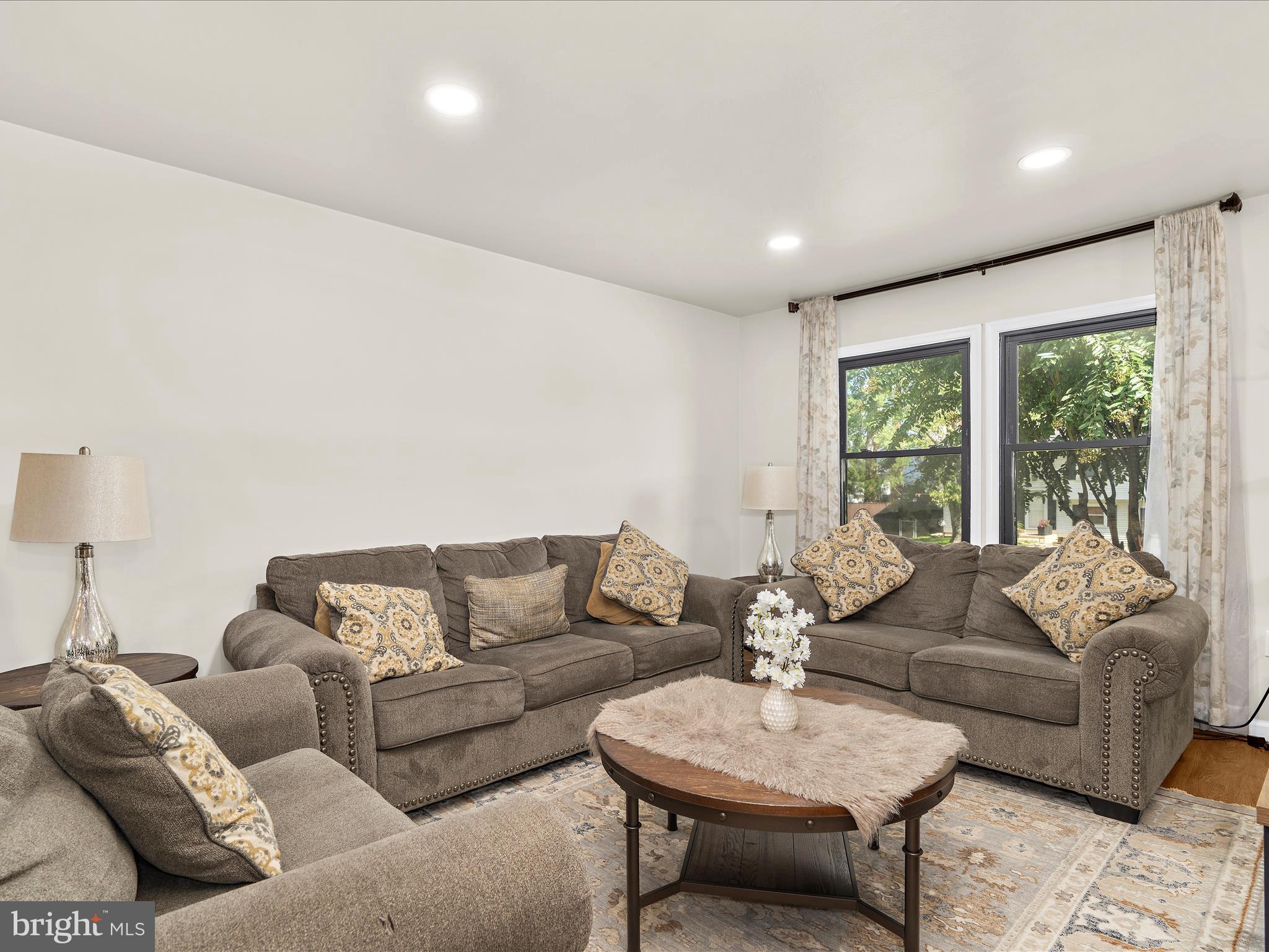 936 AUTUMNWOOD DRIVE