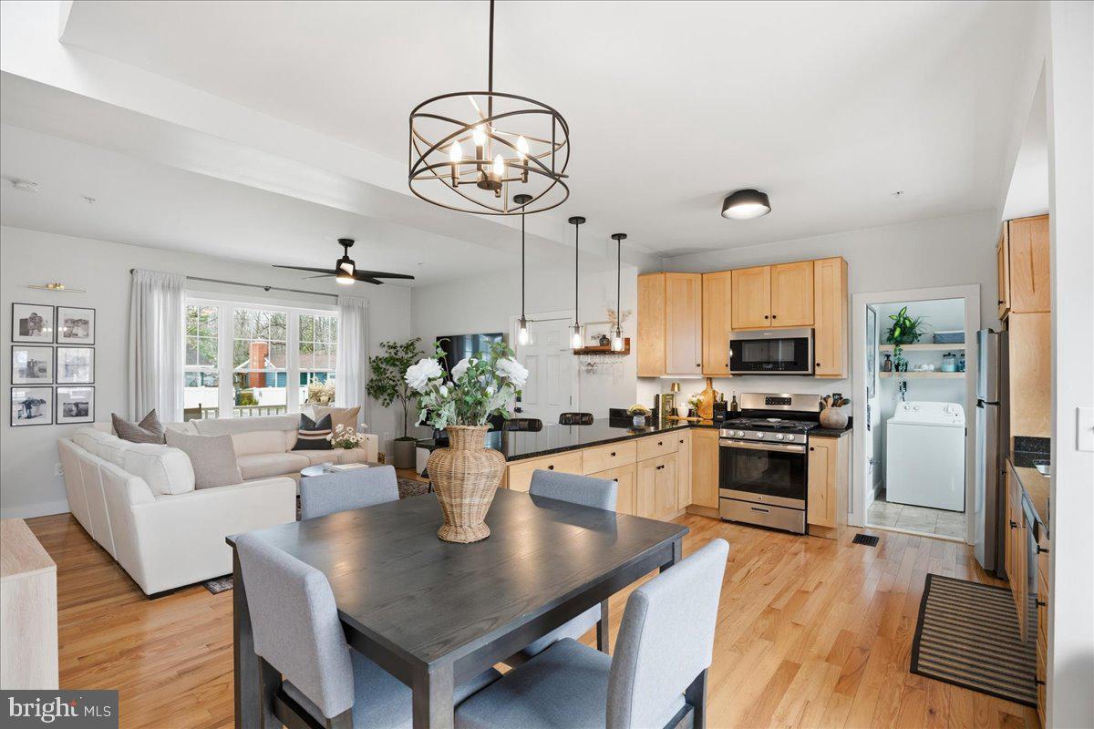 12 PENNSYLVANIA AVENUE