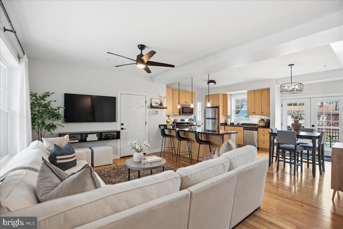 12 PENNSYLVANIA AVENUE