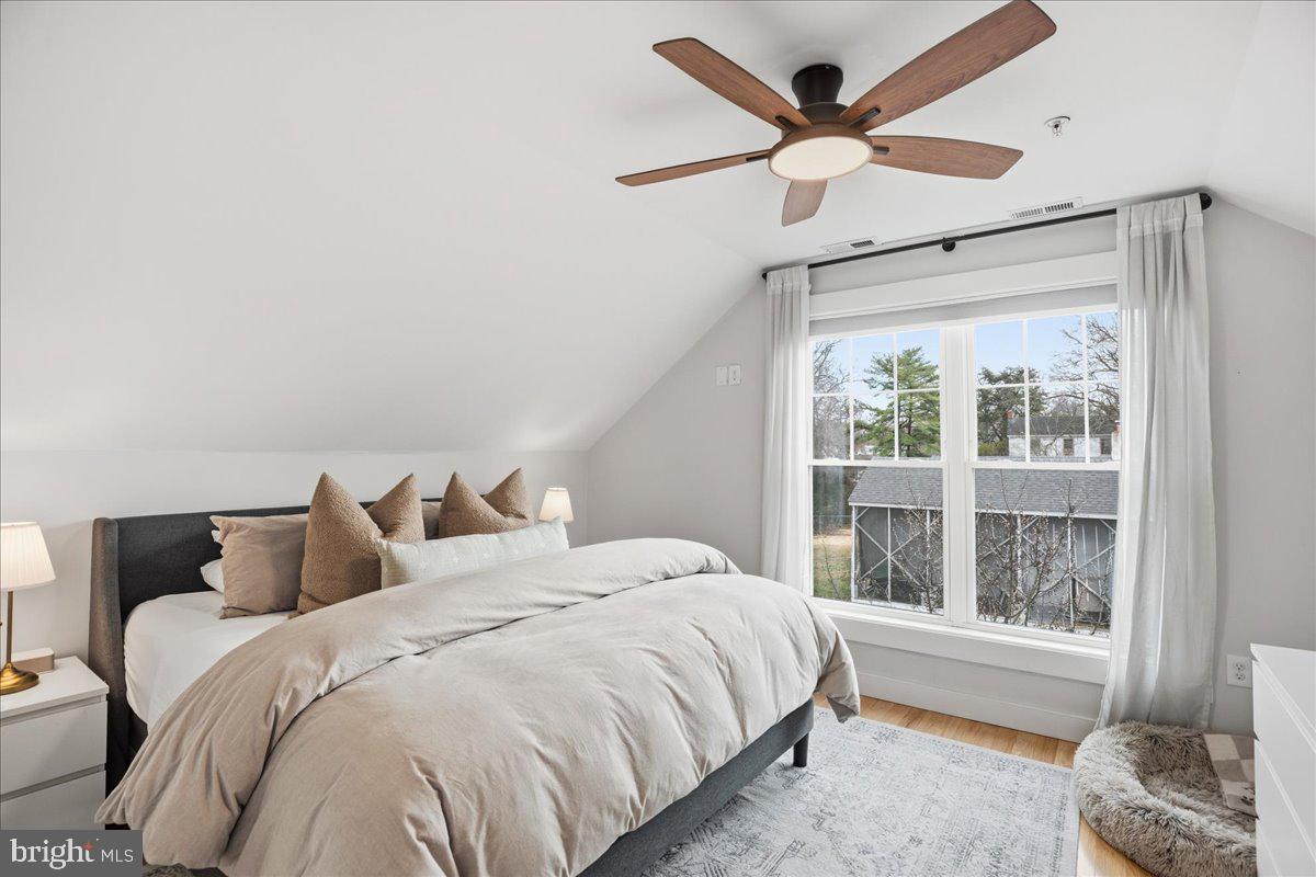 12 PENNSYLVANIA AVENUE