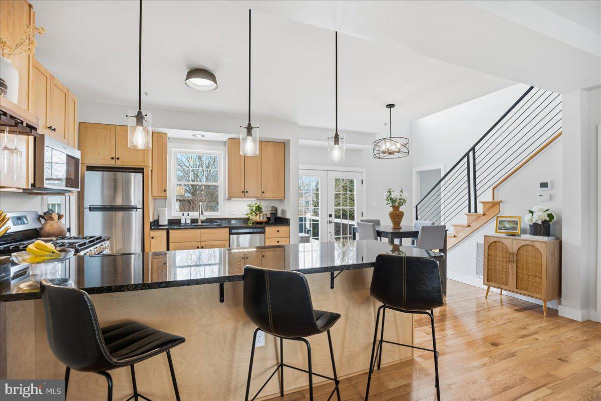 12 PENNSYLVANIA AVENUE