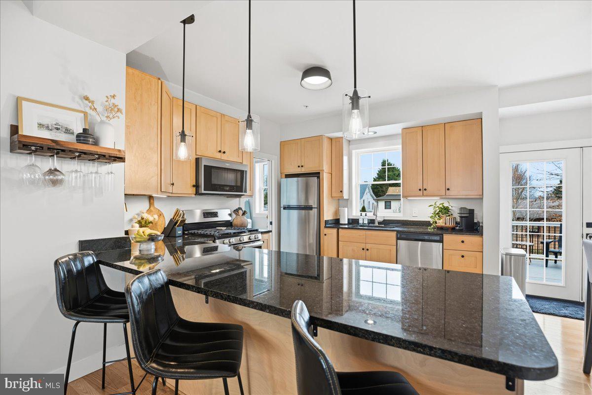 12 PENNSYLVANIA AVENUE