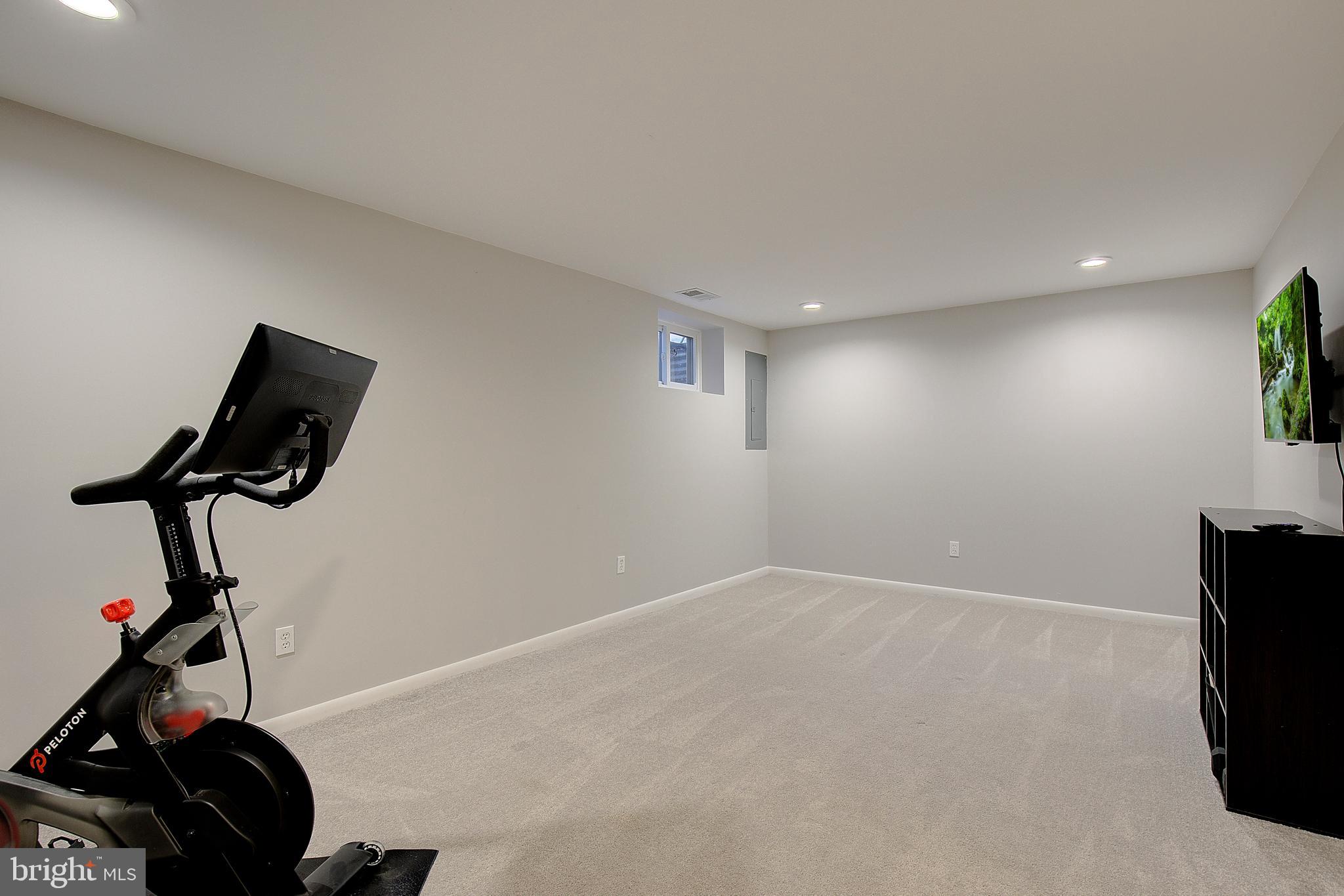 1710 ABERDEEN CIRCLE 10F