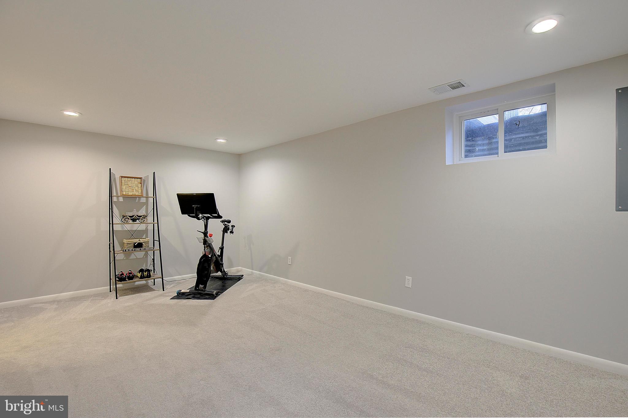 1710 ABERDEEN CIRCLE 10F