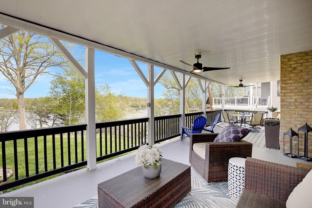 1164 OAK VIEW DRIVE