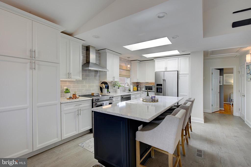1164 OAK VIEW DRIVE