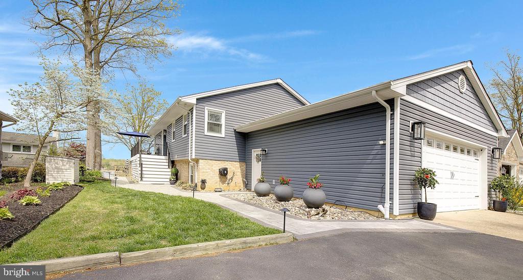1164 OAK VIEW DRIVE