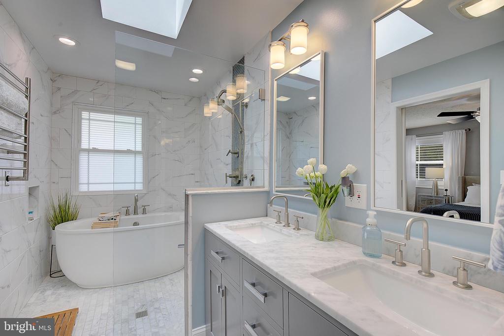 1164 OAK VIEW DRIVE