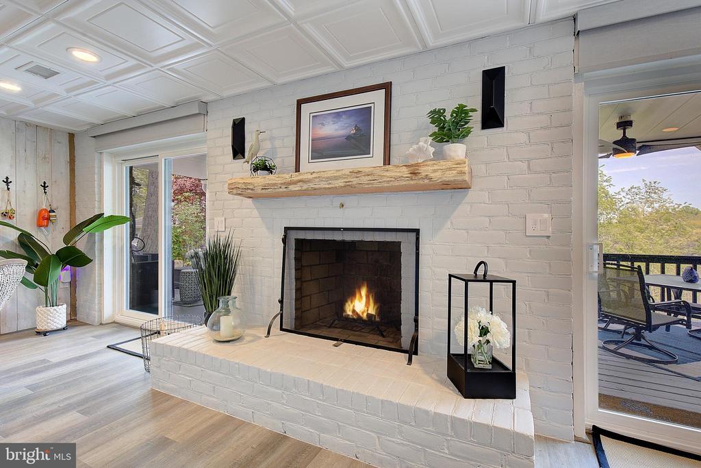 1164 OAK VIEW DRIVE