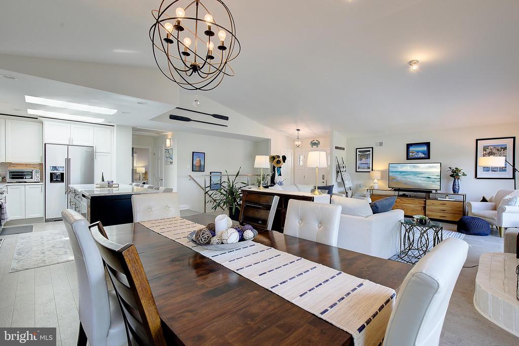 1164 OAK VIEW DRIVE