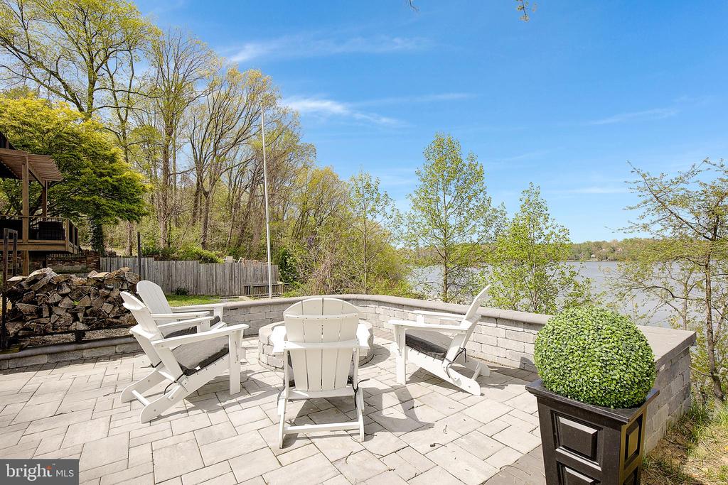 1164 OAK VIEW DRIVE