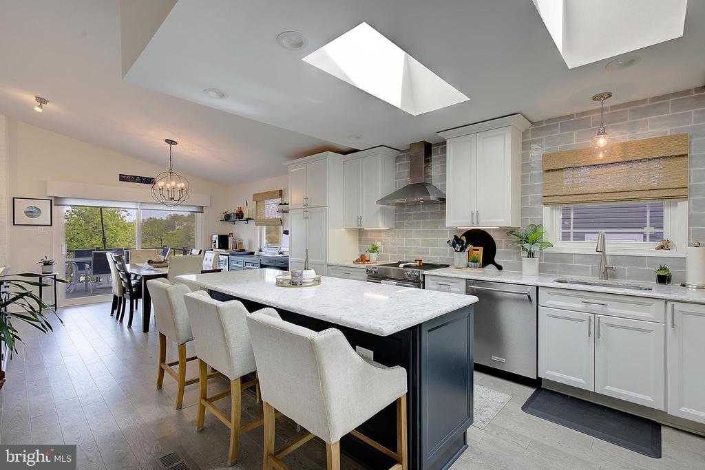 1164 OAK VIEW DRIVE