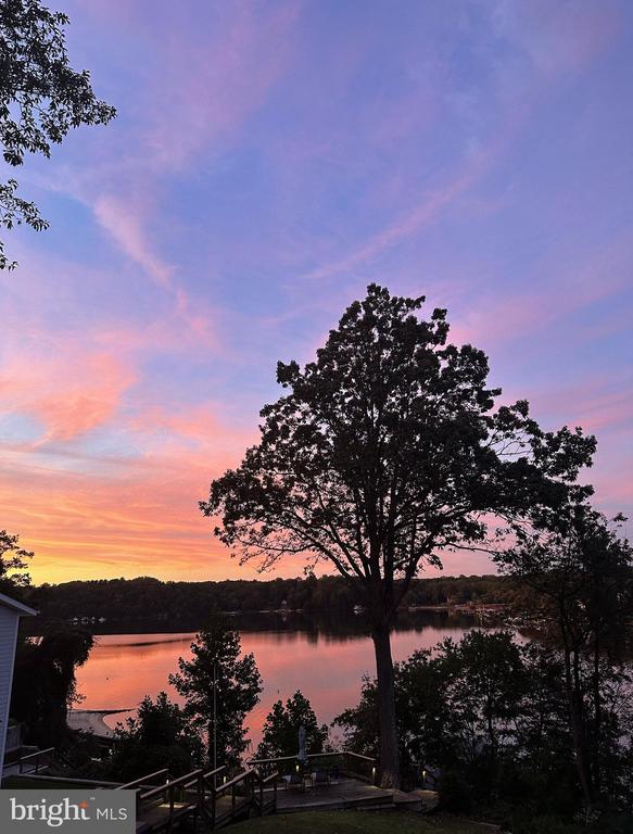 1164 OAK VIEW DRIVE