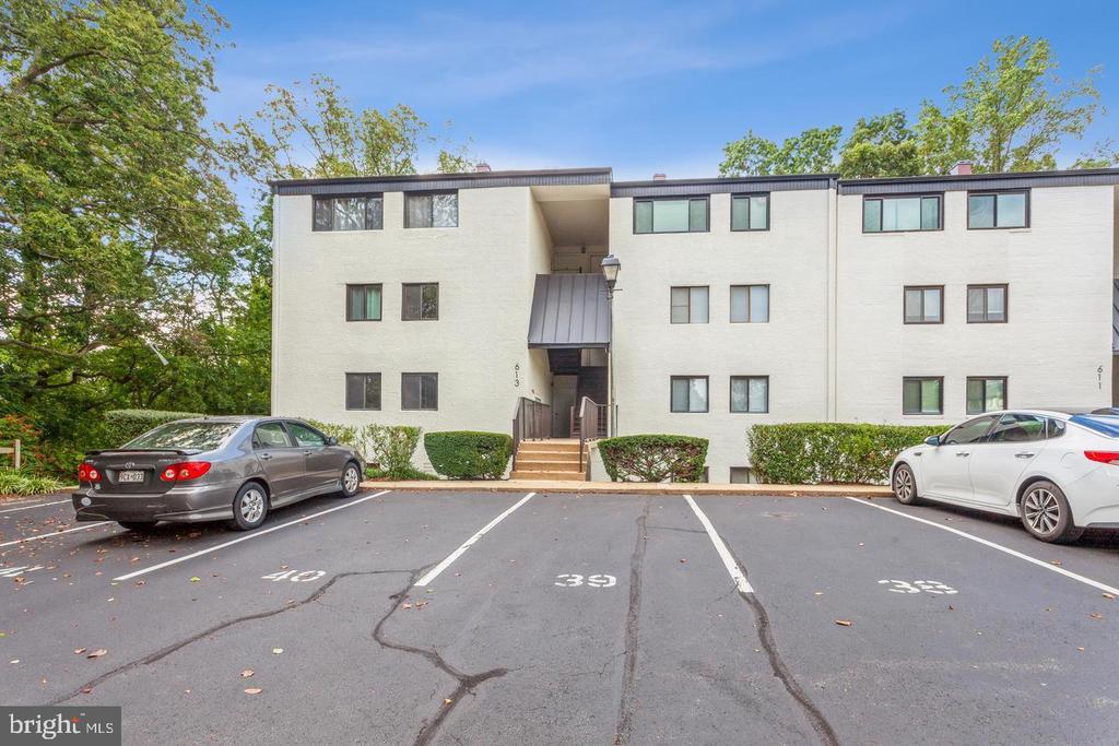 613 OAKLAND HILLS COURT B 201
