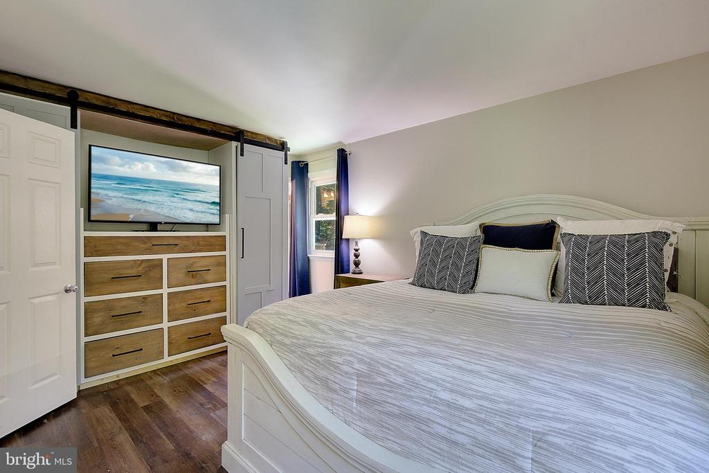 2190 HALLMARK COURT