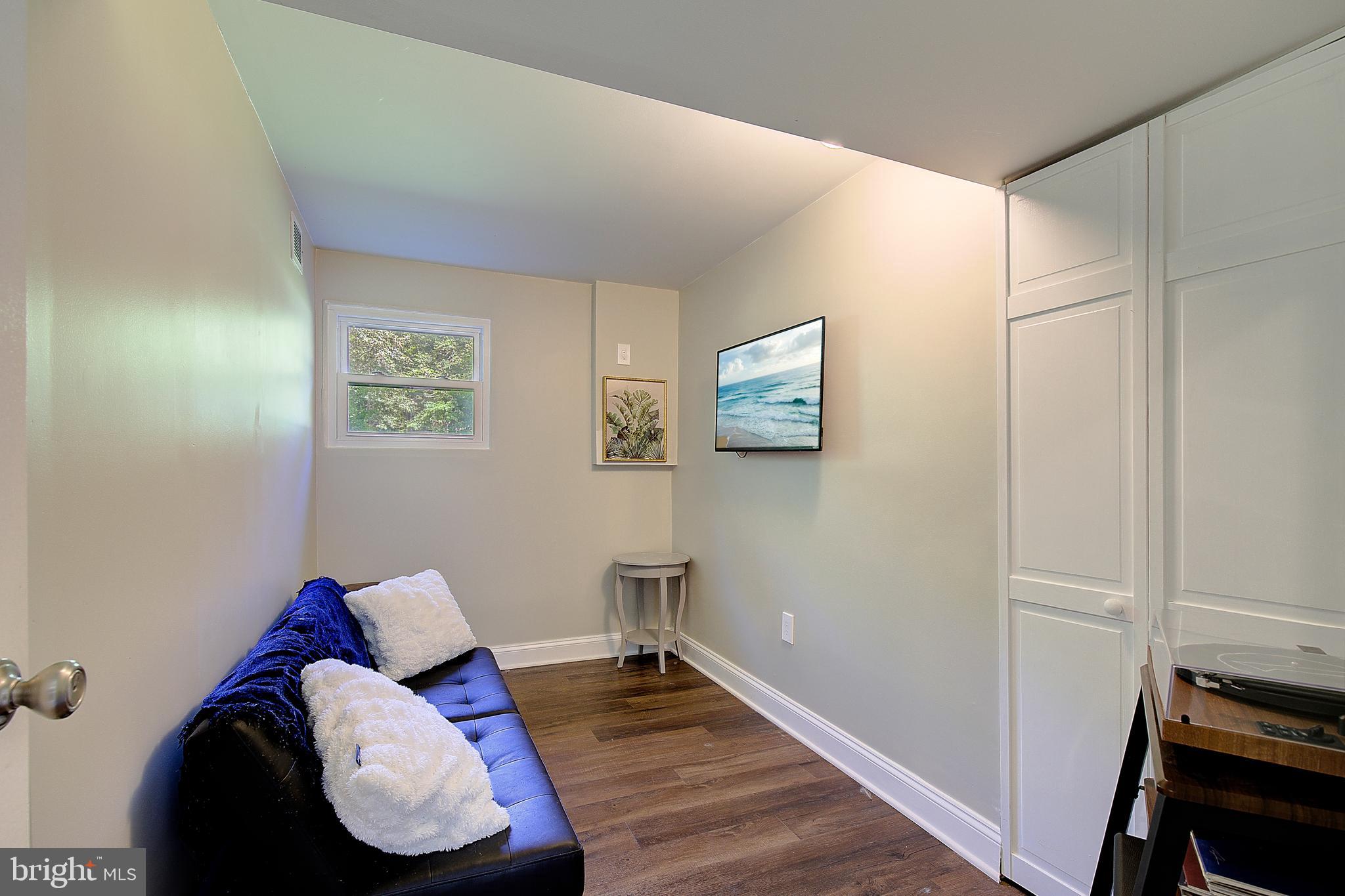 2190 HALLMARK COURT