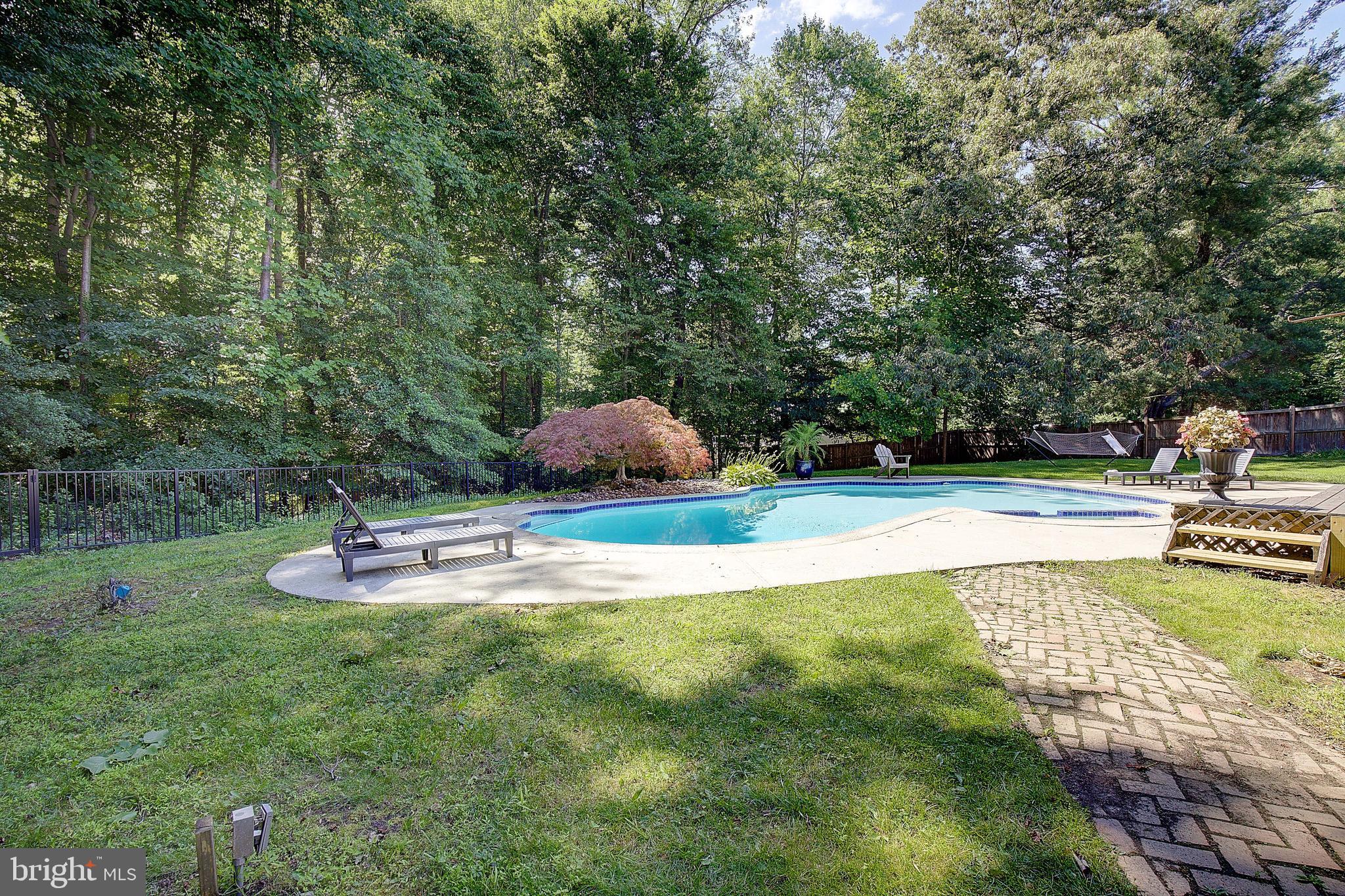 2190 HALLMARK COURT