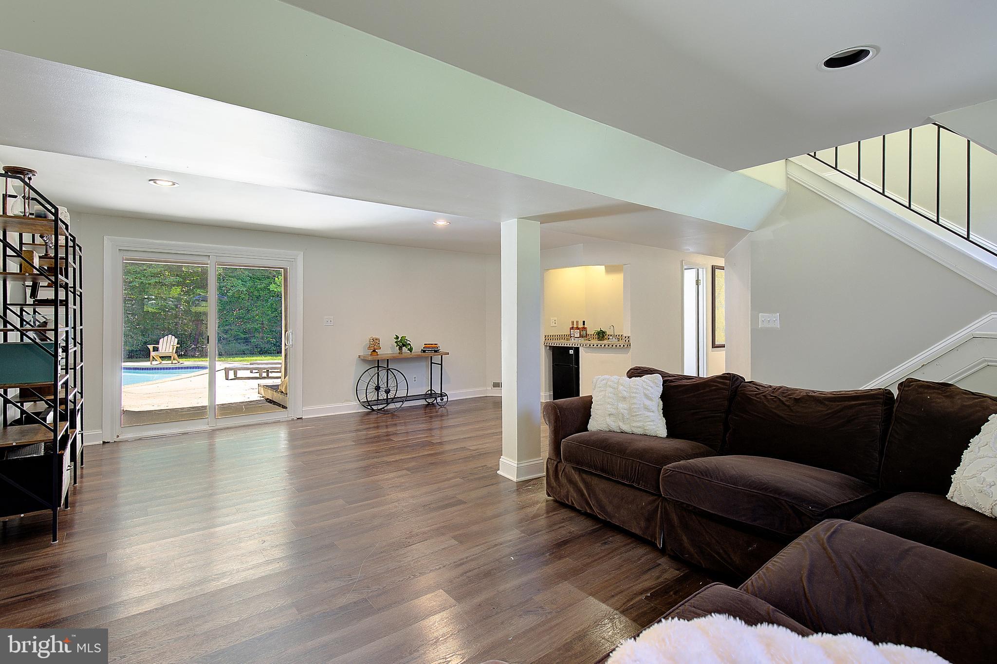 2190 HALLMARK COURT