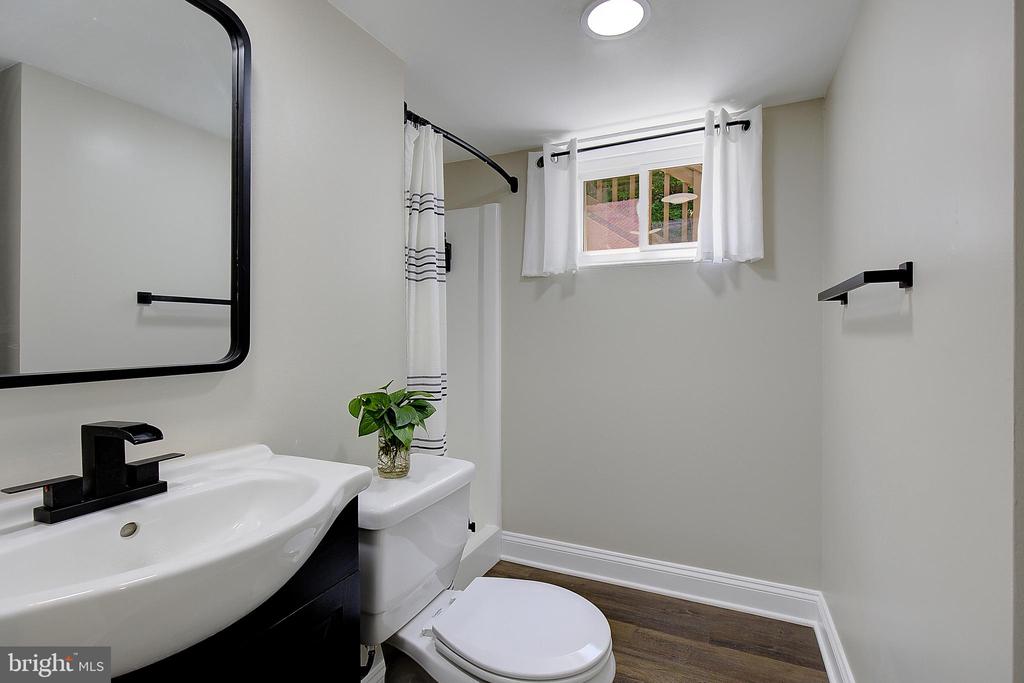 2190 HALLMARK COURT