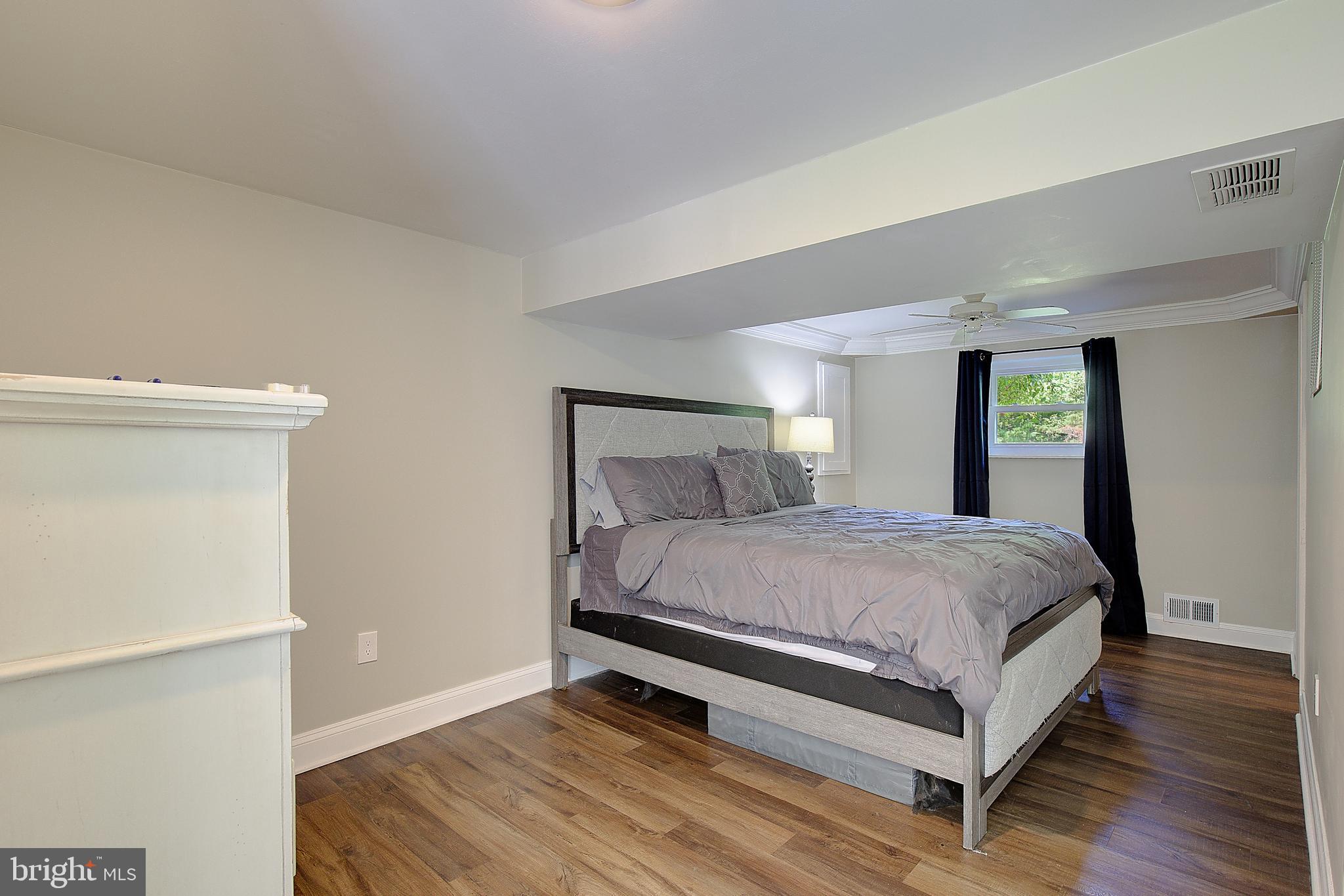 2190 HALLMARK COURT