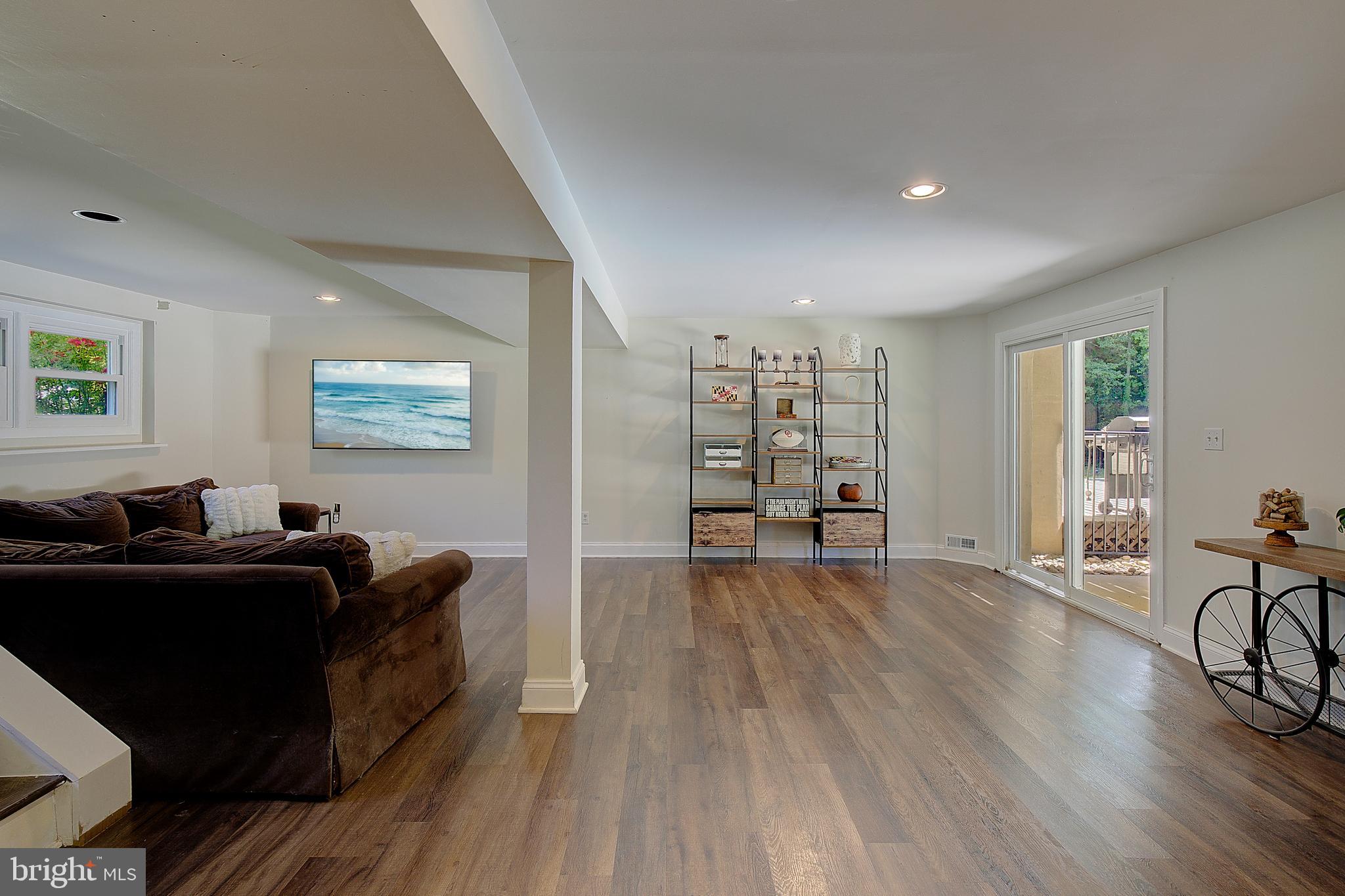 2190 HALLMARK COURT