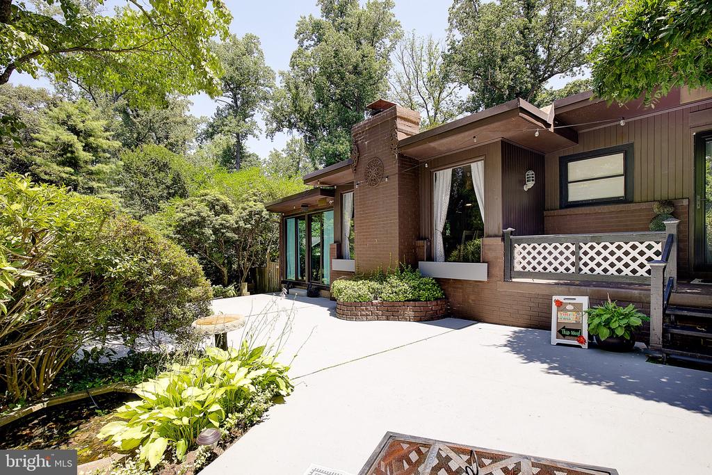1169 LATROBE DRIVE