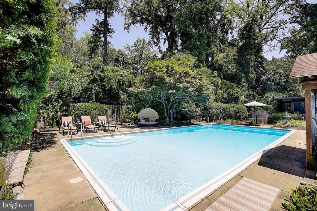 1169 LATROBE DRIVE