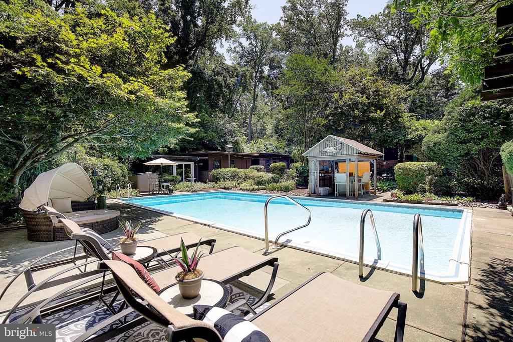 1169 LATROBE DRIVE