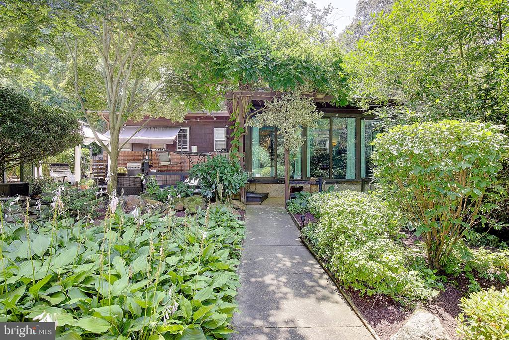 1169 LATROBE DRIVE