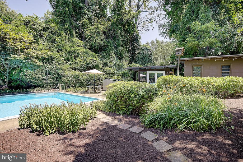 1169 LATROBE DRIVE