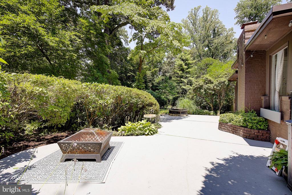1169 LATROBE DRIVE