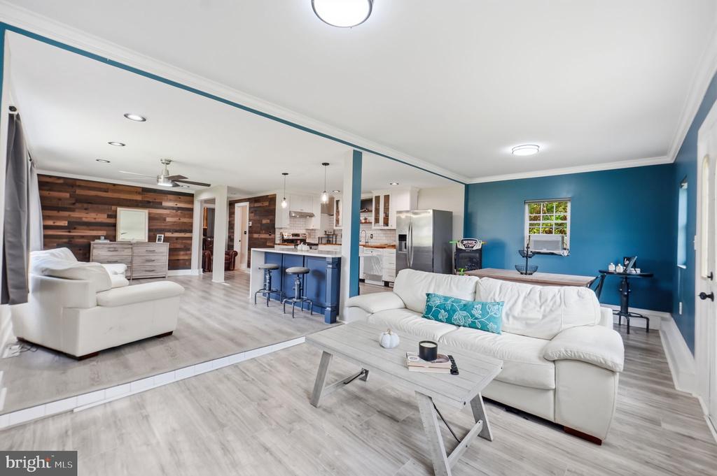5943 SNEED DRIVE