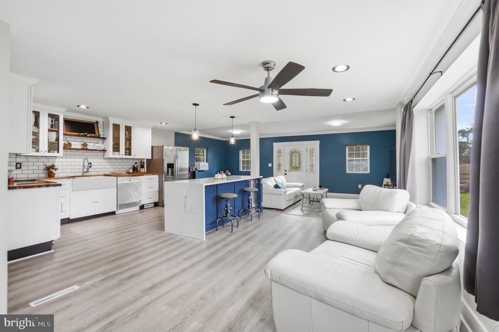 5943 SNEED DRIVE