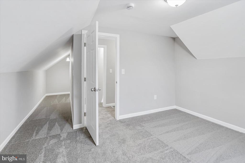 3223 Chesley Ave