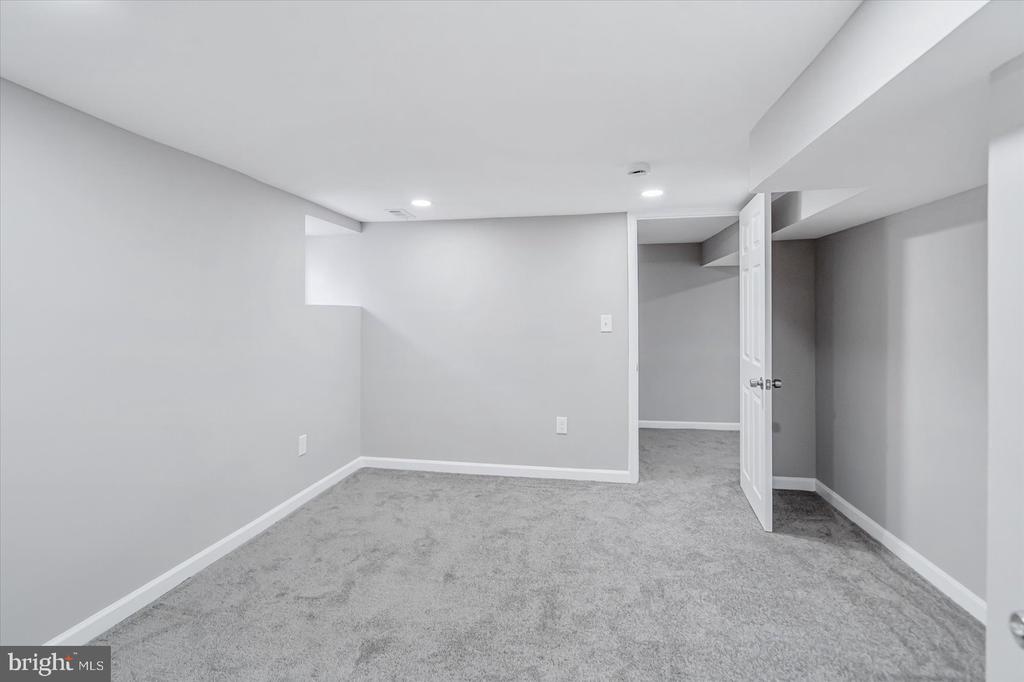 3223 Chesley Ave