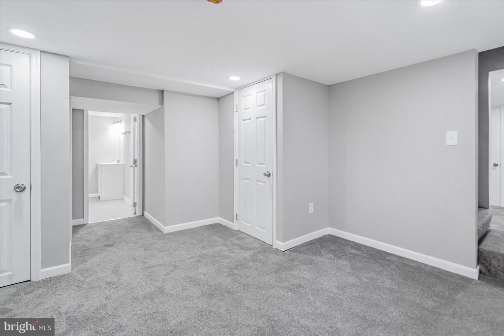 3223 Chesley Ave