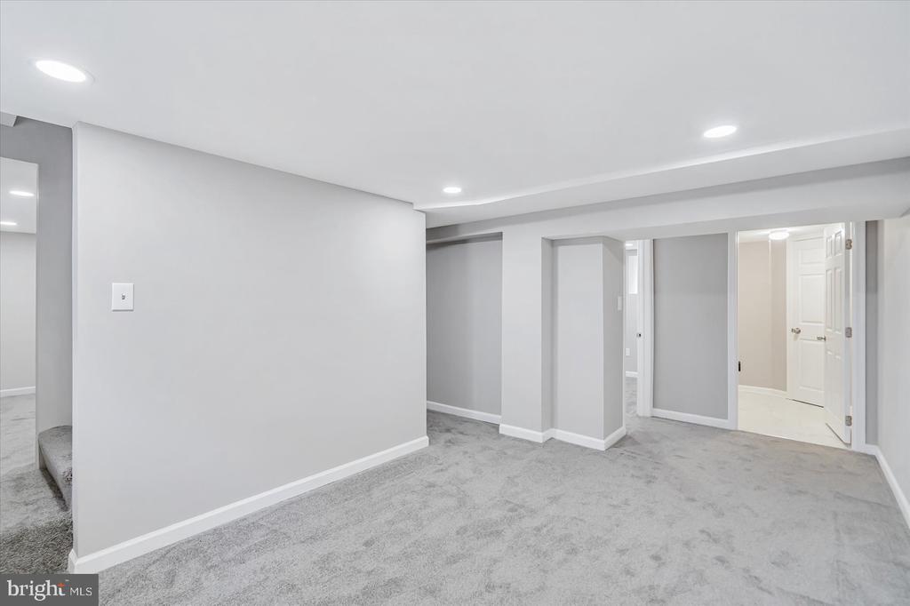3223 Chesley Ave