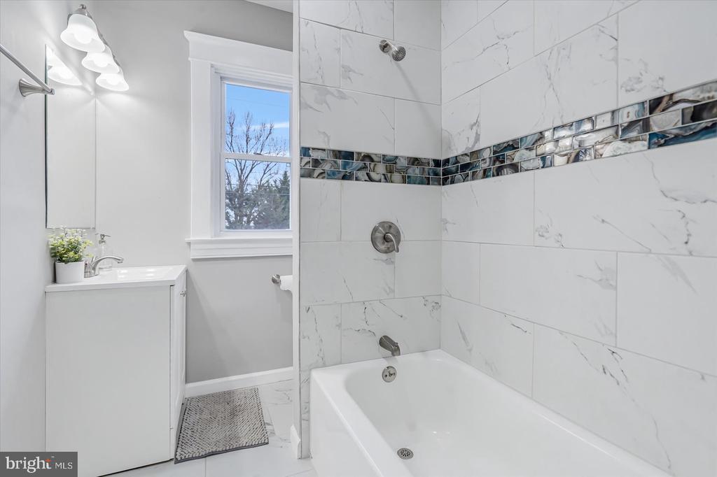 3223 Chesley Ave