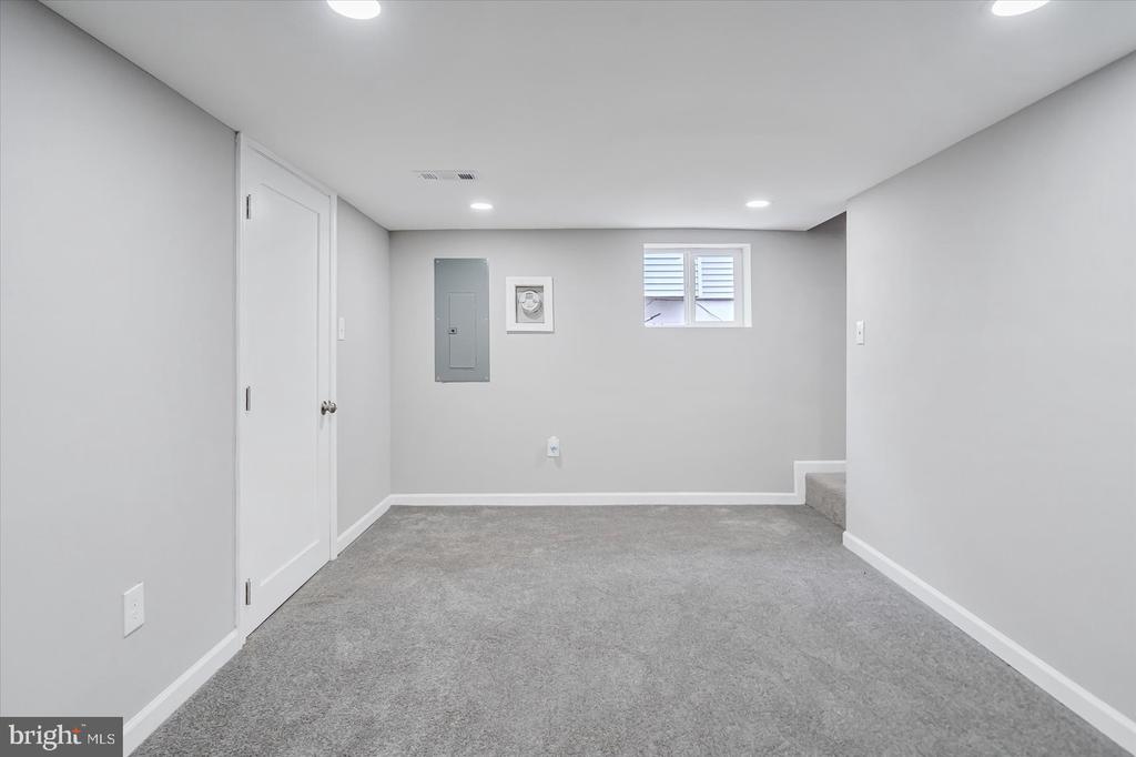3223 Chesley Ave